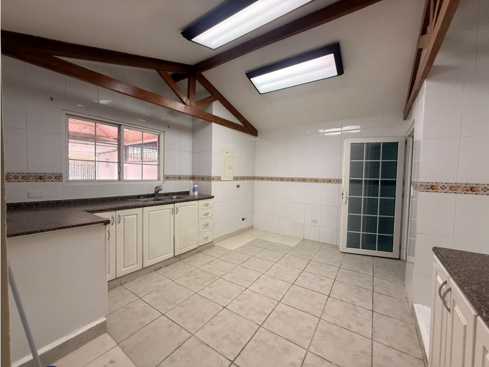 CASA EN ALQUILER CHANIS, NUEVO REPARTO — foto 6