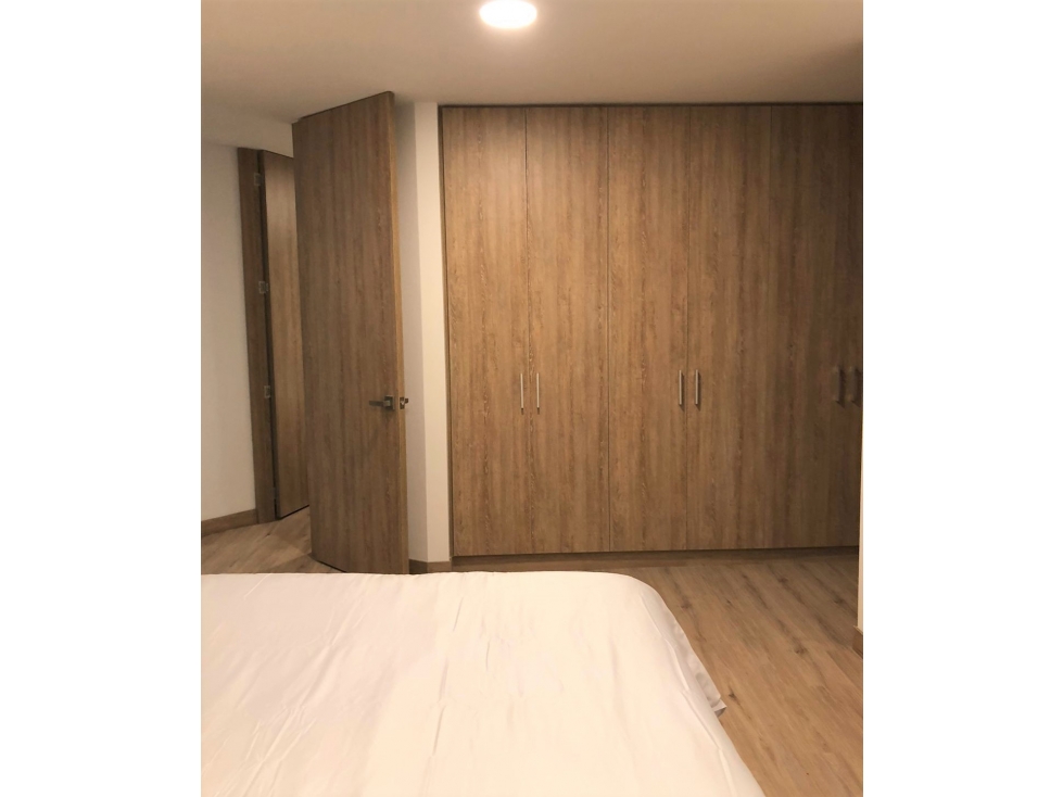ARRIENDA APTO AMOBLADO LAURELES — foto 4