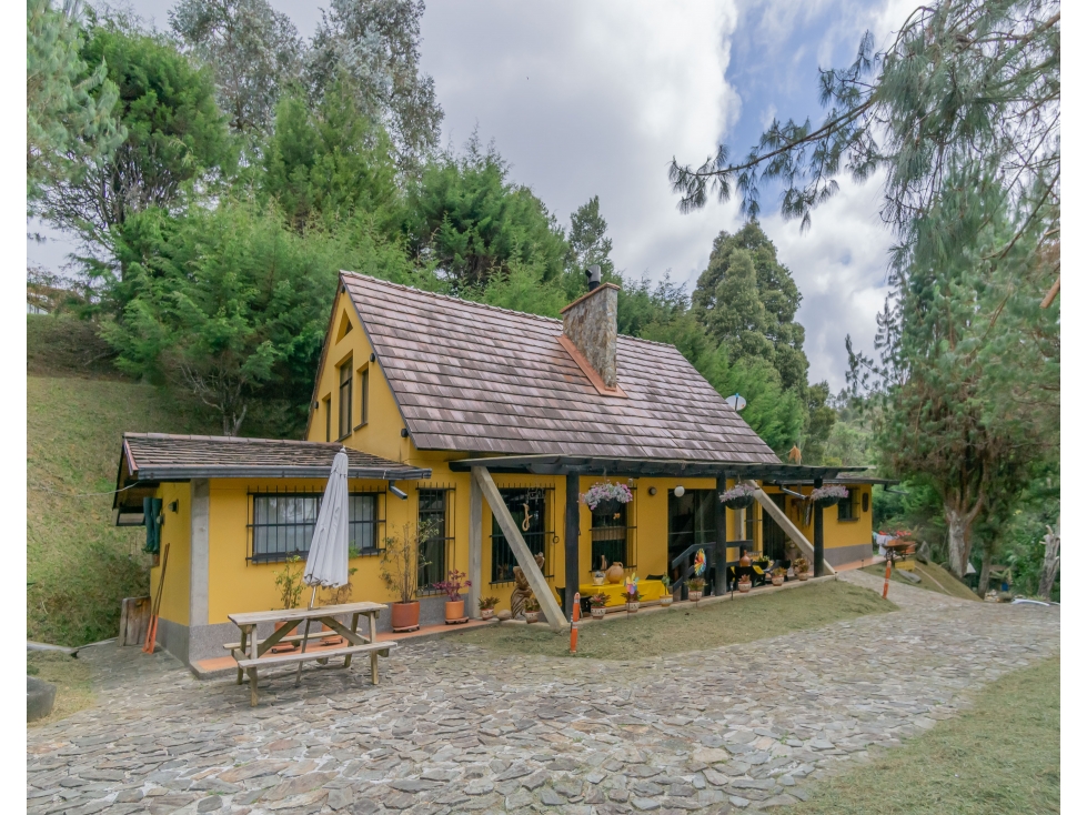 Veta Casa y Lote Parte Alta de Las Palmas Envigado Antioquia Colombia
