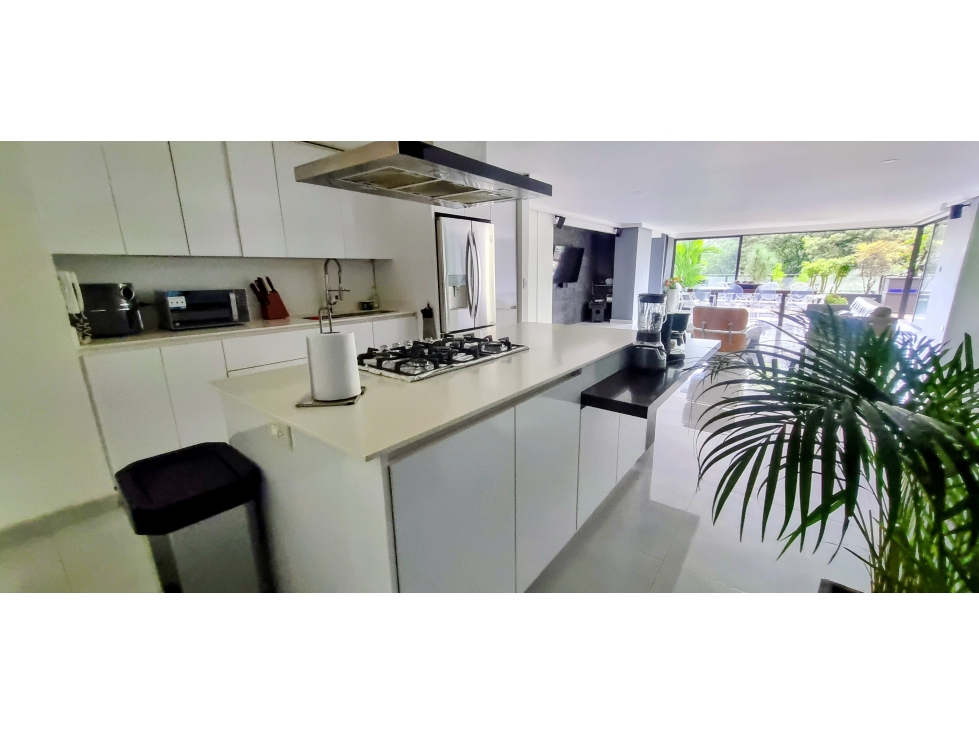 VENTA APARTAMENTO POBLADO 3 ALCOBAS TERRAZA CON JACUZZI