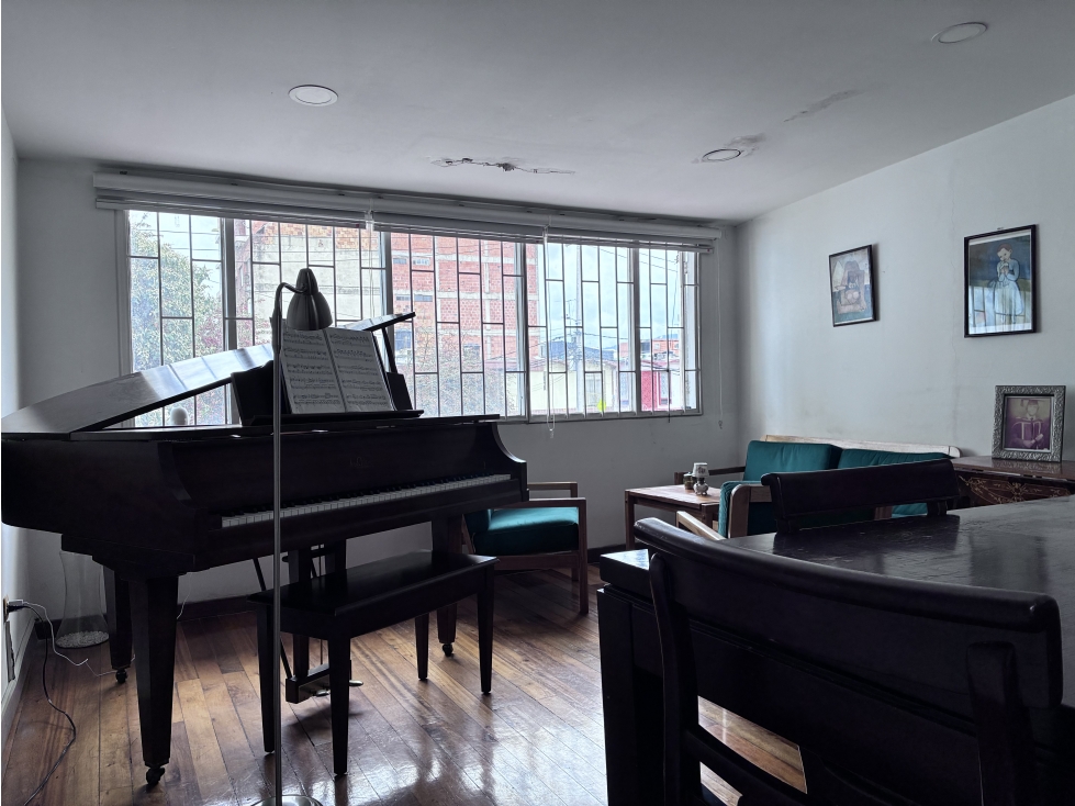 VENTA DE OPORTUNIDAD CASA DE USO MIXTO EN EL BARRIO POLO CLUB - 2