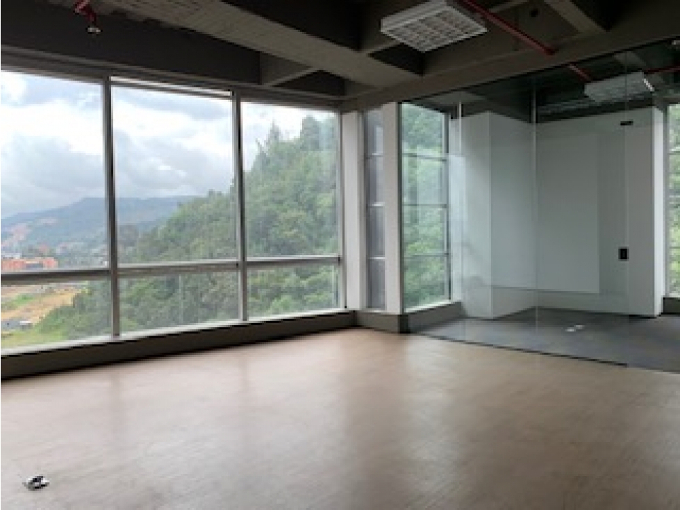 VENDO RENTANDO OFICINA ILUMINADA EN COMPLEJO NORTH POINT TORRE 3 — foto 2