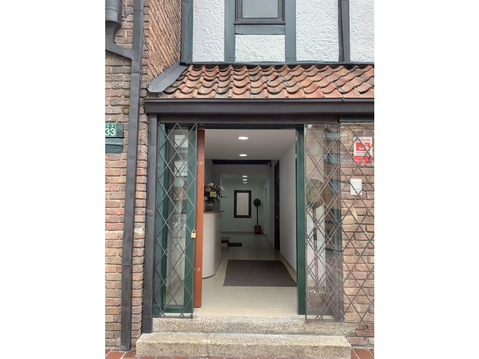 VENDO Rentando CASA ESTILO INGLES PARA USO COMERCIAL