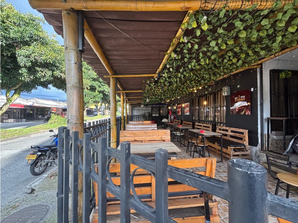 VENDO CASA COMERCIAL SECTOR LAS AMERICAS AL OCCIDENTE DE LA CIUDAD — foto 3