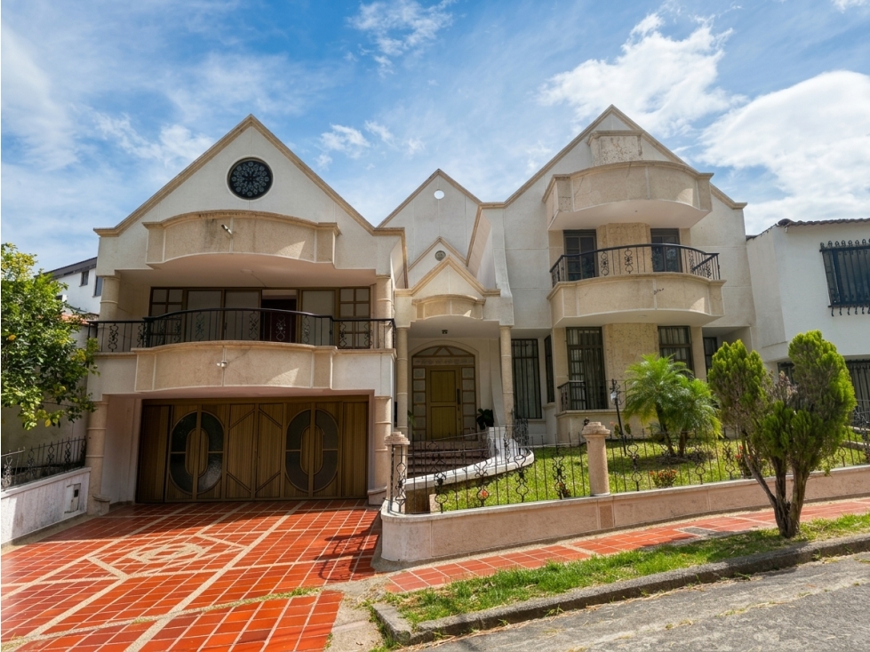 RENTA AMPLIA CASA RESIDENCIAL O COMERCIAL EN EL NORTE
