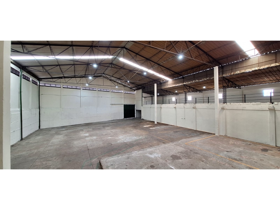 ARRIENDO BODEGA No. 2 - 4