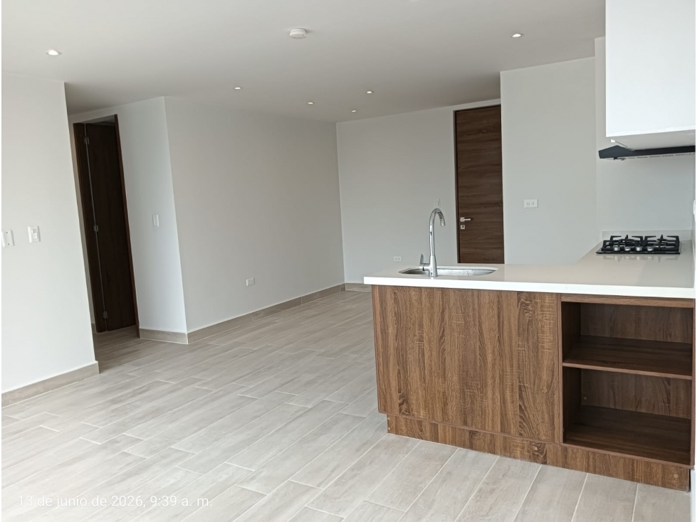 VENDO APARTAMENTO NORTE DE LA CIUDAD, SECTOR LA CASTELLANA — foto 3