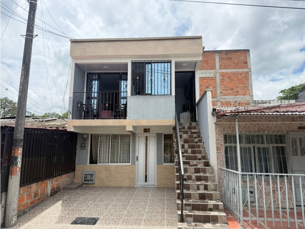 VENTA CASA BIFAMILIAR CIUDAD DORADA