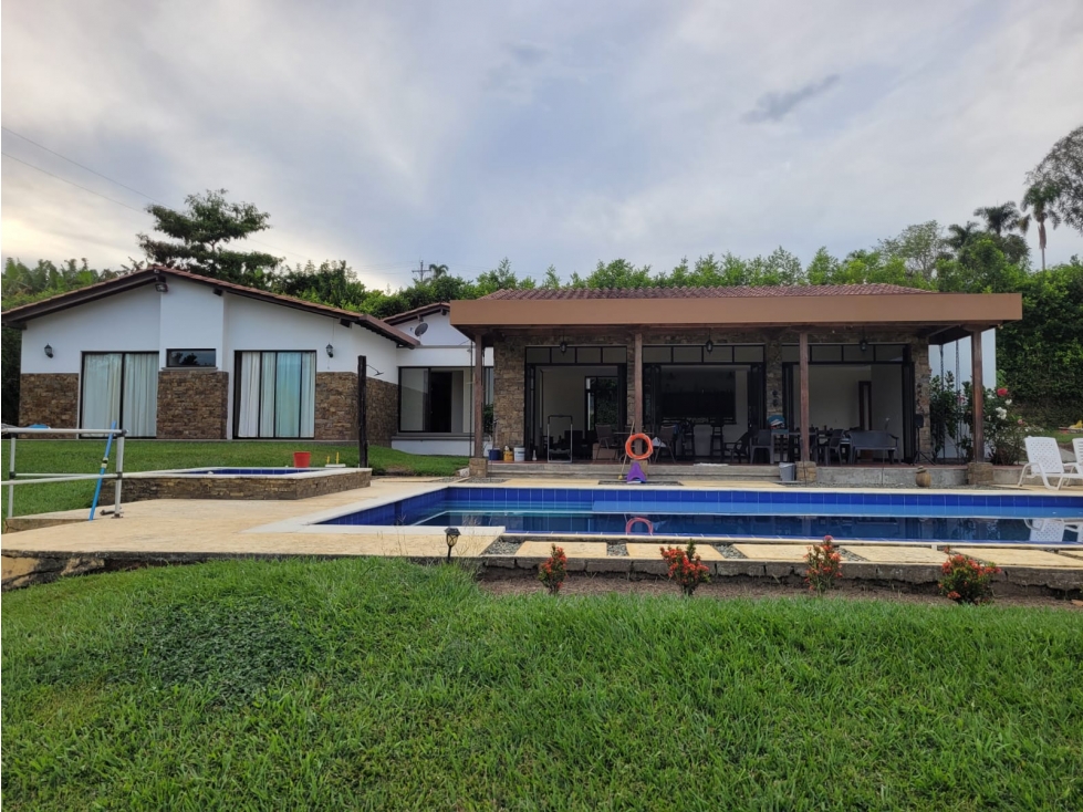 CASA CAMPESTRE EN VENTA, SECTOR AEROPUERTO - 1