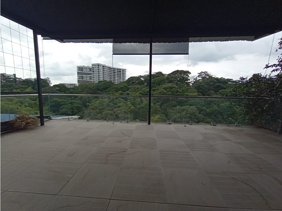 LOCAL COMERCIAL CON OFICINAS EN VENTA AV BOLIVAR NORTE — foto 2