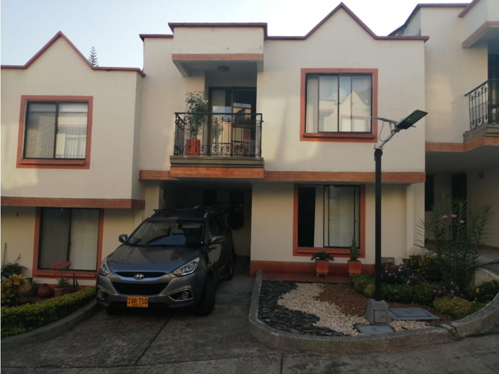 CASA EN VENTA AL NORTE DE LA CIUDAD ARMENIA