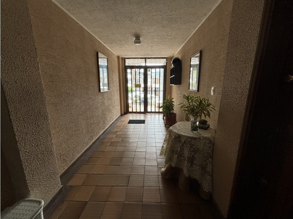 VENDO APARTAMENTO AL NORTE DE LA CIUDAD, SECTOR FUNDADORES — foto 3