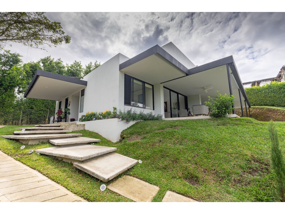 CASA CAMPESTRE MODERNA EN VENTA, SECTOR LA TEBAIDA