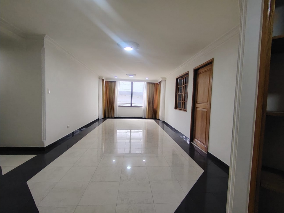 APARTAMENTO EN VENTA SECTOR LA CASTELLANA 3 HABITACIONES — foto 2