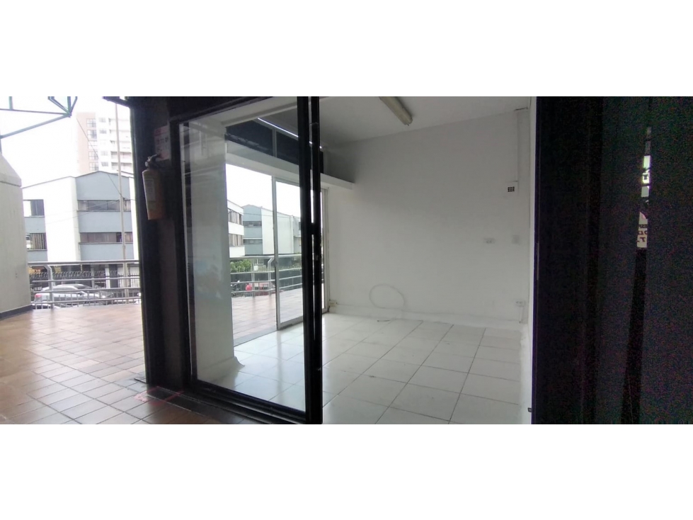 ARRIENDO OFICINA CC BOLIVAR — foto 3