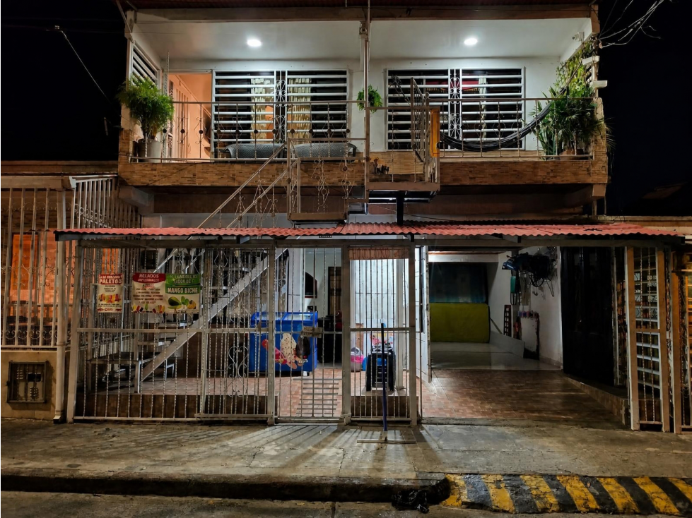 SE VENDE CASA BIFAMILIAR, BARRIO EL PLACER