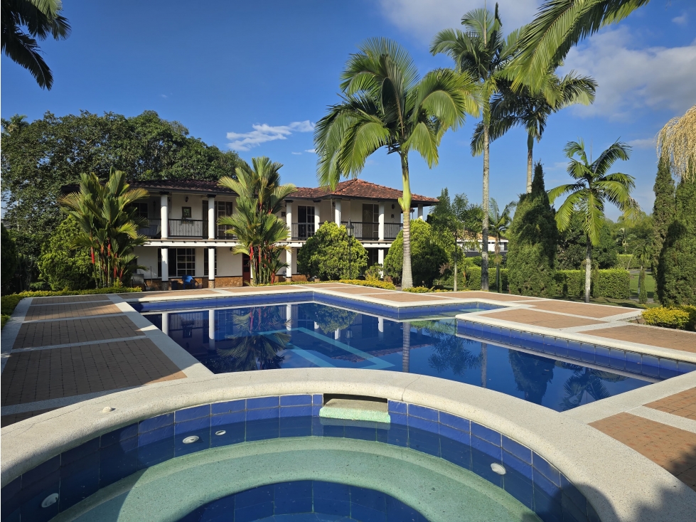CASA CAMPESTRE EN VENTA, SECTOR CLUB CAMPESTRE ARMENIA
