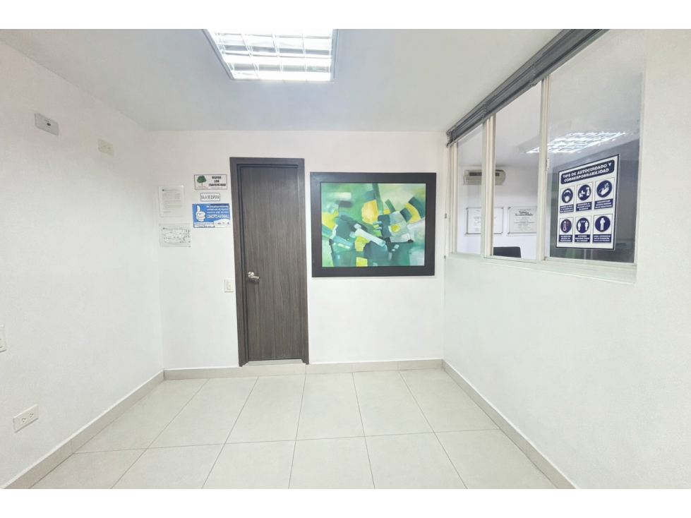 VENDO OFICINA O CONSULTORIO AL NORTE, SECTOR PARQUE DE LA VIDA — foto 2