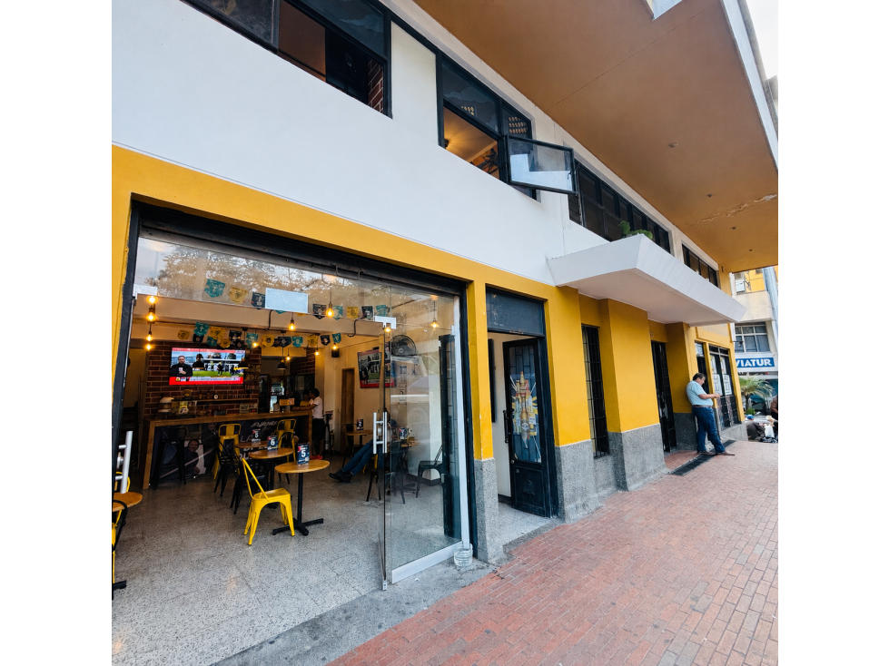 VENDO LOCAL COMERCIAL, FRENTE A LA PLAZA DE BOLIVAR