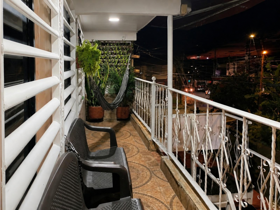 SE VENDE CASA BIFAMILIAR, BARRIO EL PLACER - 2