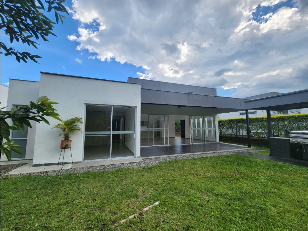 CASA CAMPESTRE EN VENTA, CALARCA