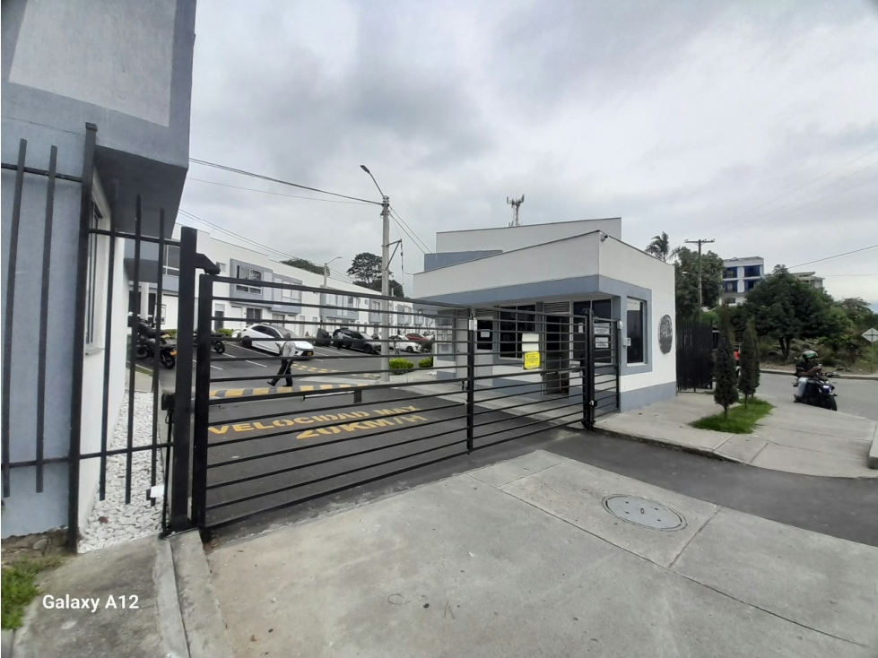 CASA EN ARRIENDO AL SUROCCIDENTE, AV DE LOS CAMELLOS