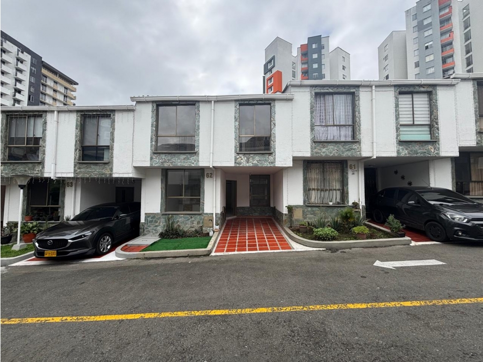 CASA EN VENTA, AV. 19 AL NORTE DE LA CIUDAD.