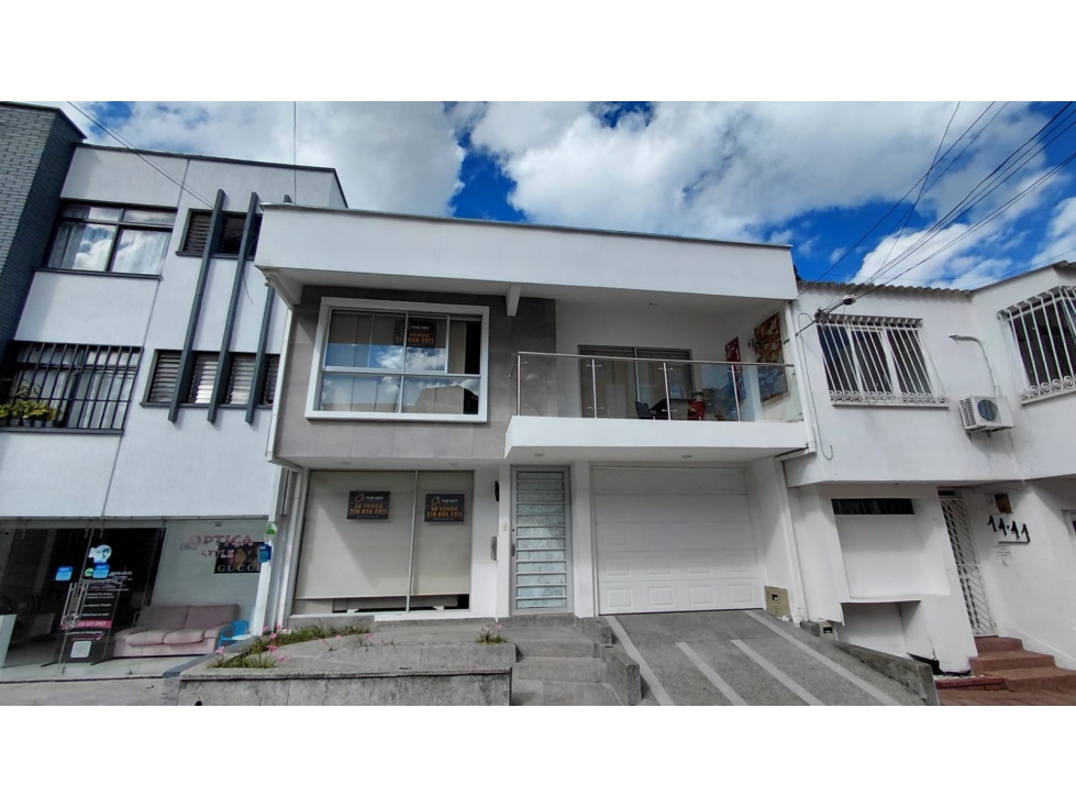 VENDO CASA BARRIO PROFESIONALES ARMENIA