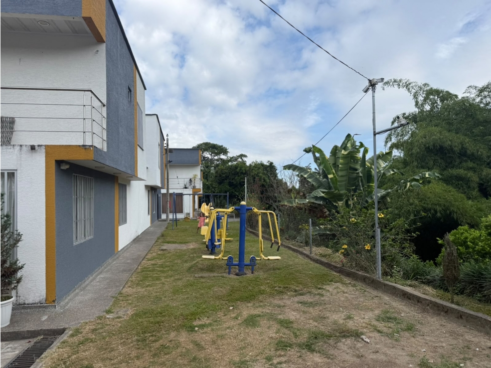 VENTA LOTE EN CONJUNTO CERRADO CON LICENCIA DE CONSTRUCCION — foto 3