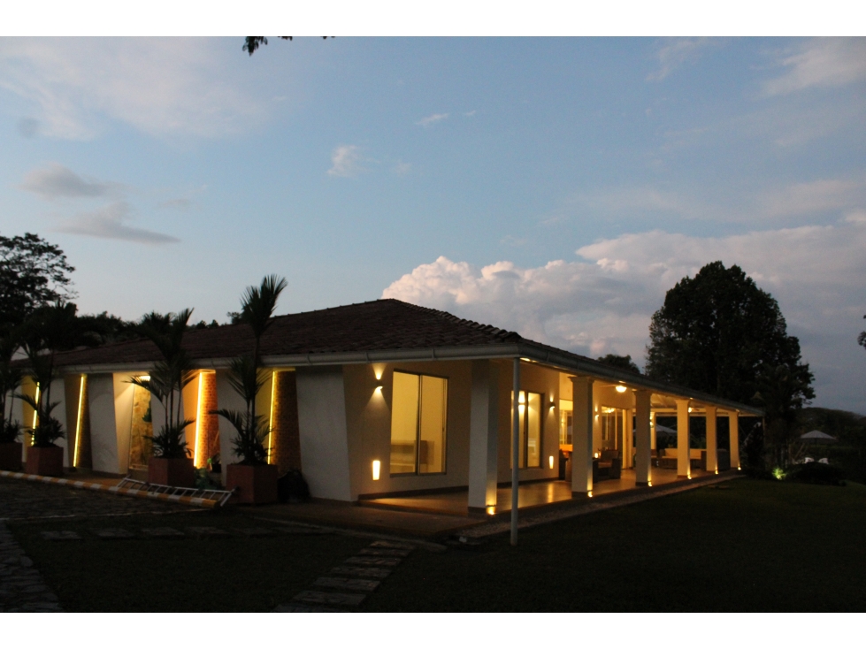 CASA CAMPESTRE EB VENTA POR EL CLUB CAMPESTRE 11 HABITACIONES
