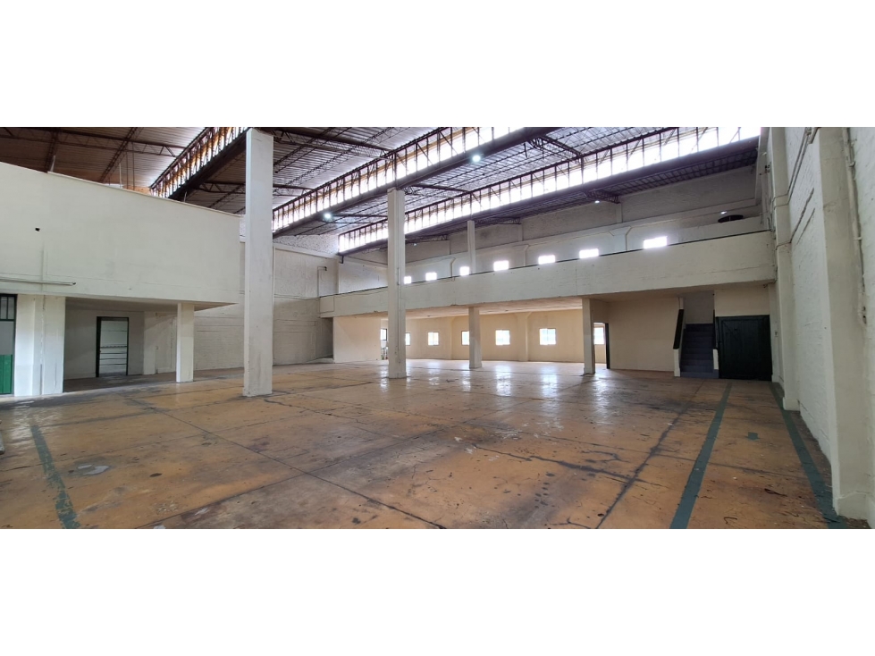 ARRIENDO BODEGA No. 1 - 4