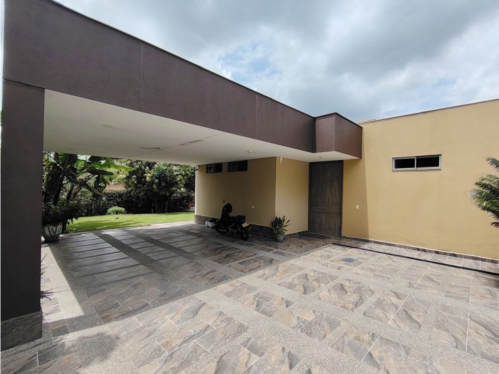 VENDO CASA CAMPESTRE A 5 MINUTOS DEL AEROPUERTO EL EDEN