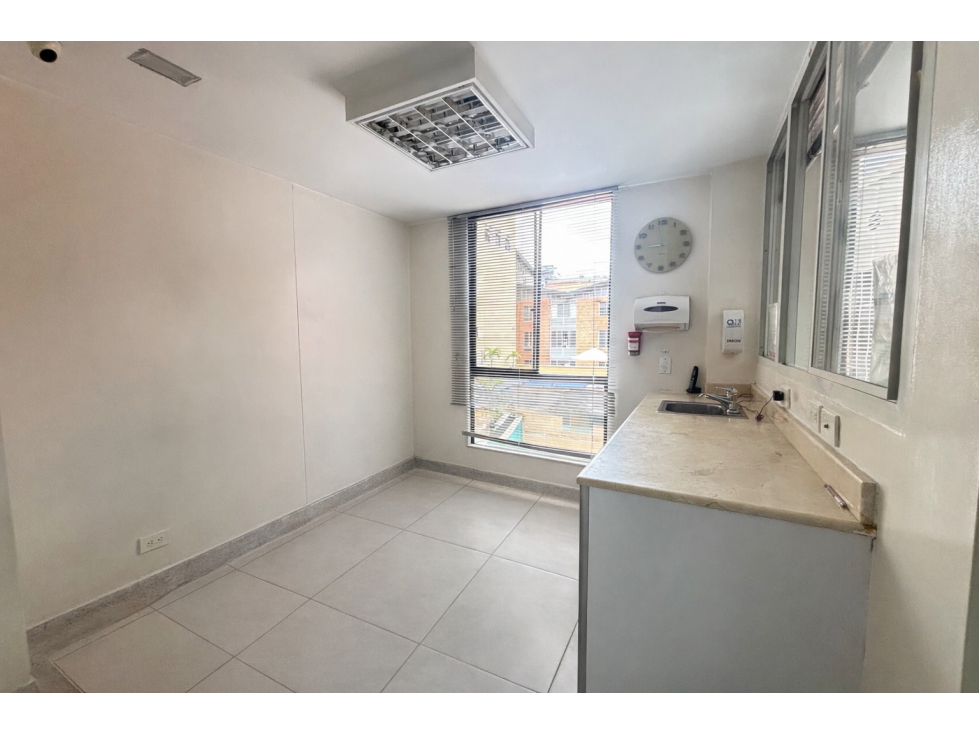VENDO OFICINA O CONSULTORIO AL NORTE, SECTOR PARQUE DE LA VIDA — foto 4