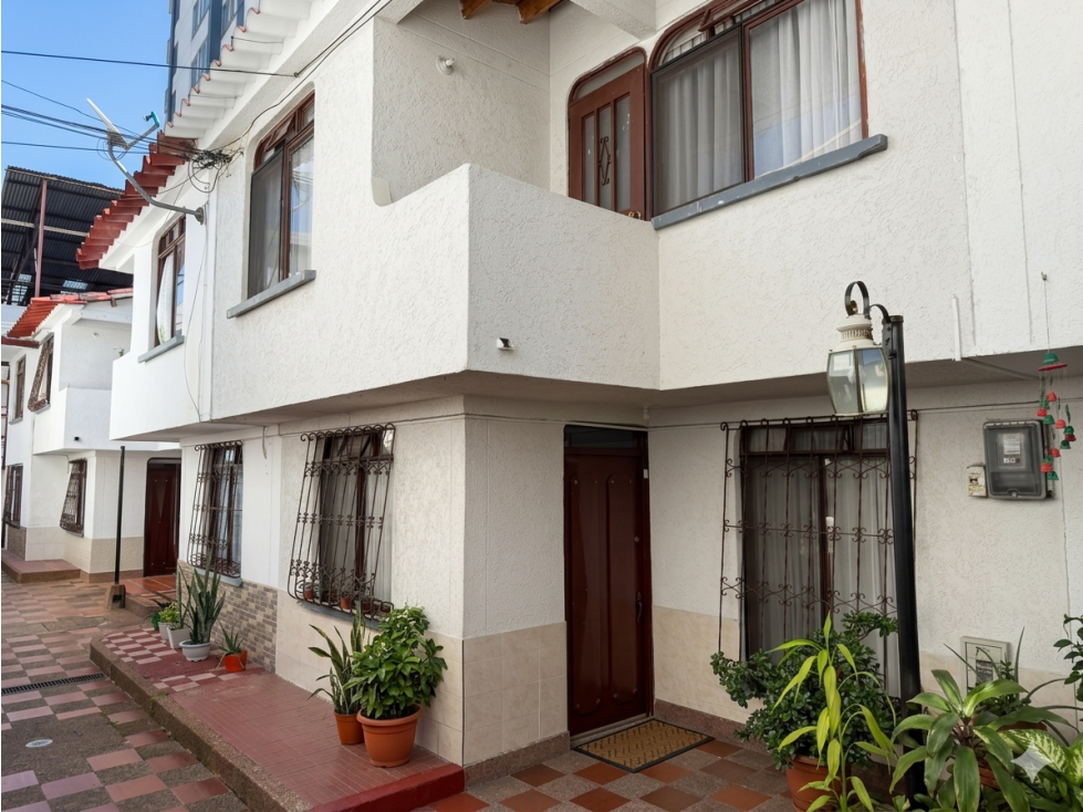 VENTA CASA AMPLIA EN LA ARBOLEDA