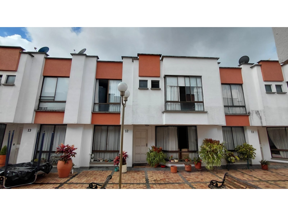 VENDO CASA EN CONDOMINIO BARRIO GALAN ARMENIA