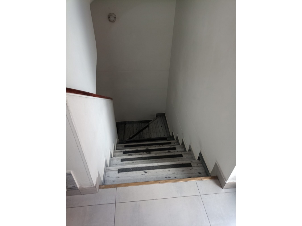 SE VENDE OFICINA TORRE AVENIDA CHILE — foto 4