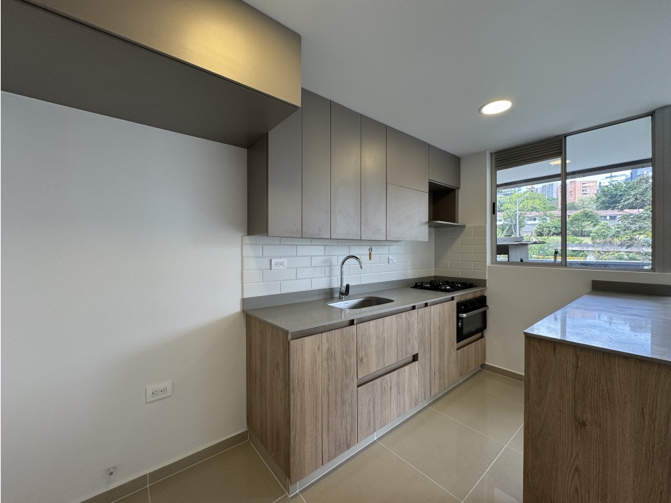 APARTAESTUDIO EN ARRIENDO EN MEDELLÍN - EL POBLADO — foto 2