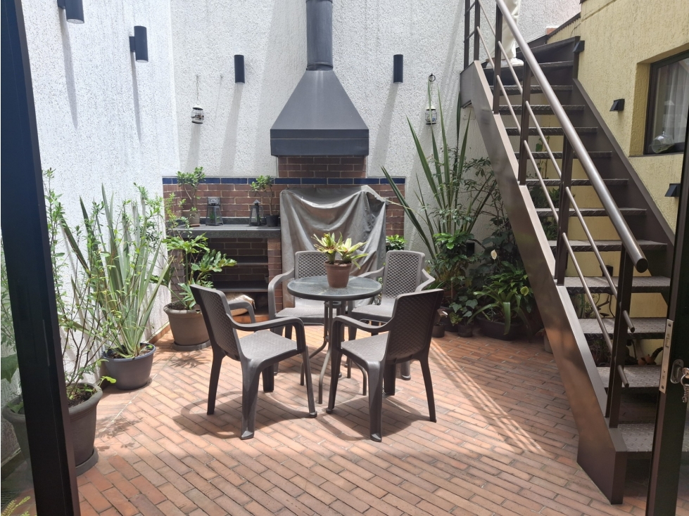 SANTA BARBARA VENTA CASA -385.18 MTS $1.980 MILLONES+ TERRAZA+ JARDIN