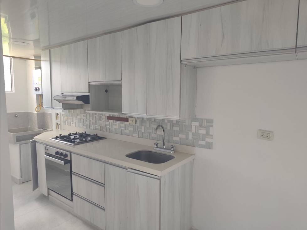 APARTAMENTO EN VENTA LOMA DE LOS BERNAL(L) — foto 2