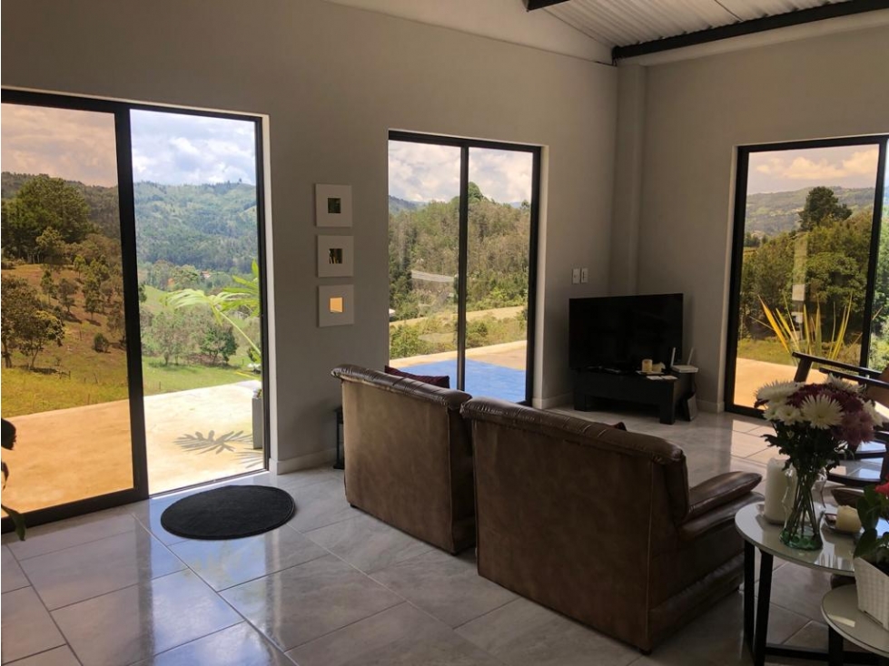 CASA CAMPESTRE EN VENTA GUARNE (P)