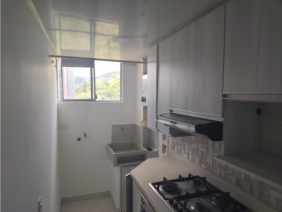 APARTAMENTO EN VENTA LOMA DE LOS BERNAL(L) — foto 3