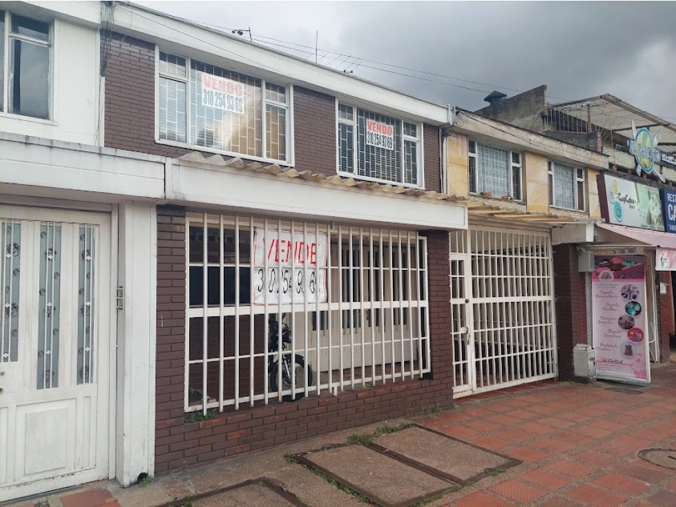 VENTA CASA SECTOR COMERCIAL BARRIO MODELO