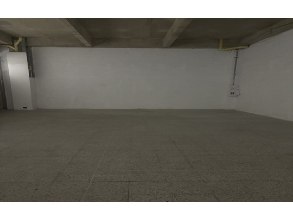 ARRIENDO LOCAL COMERCIAL CC.PASEO DEL RIO - 5