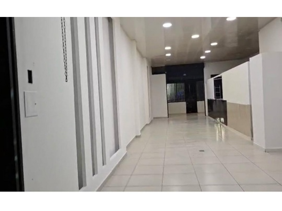 ARRIENDO LOCAL FRENTE A C.C.LAS AMERICAS