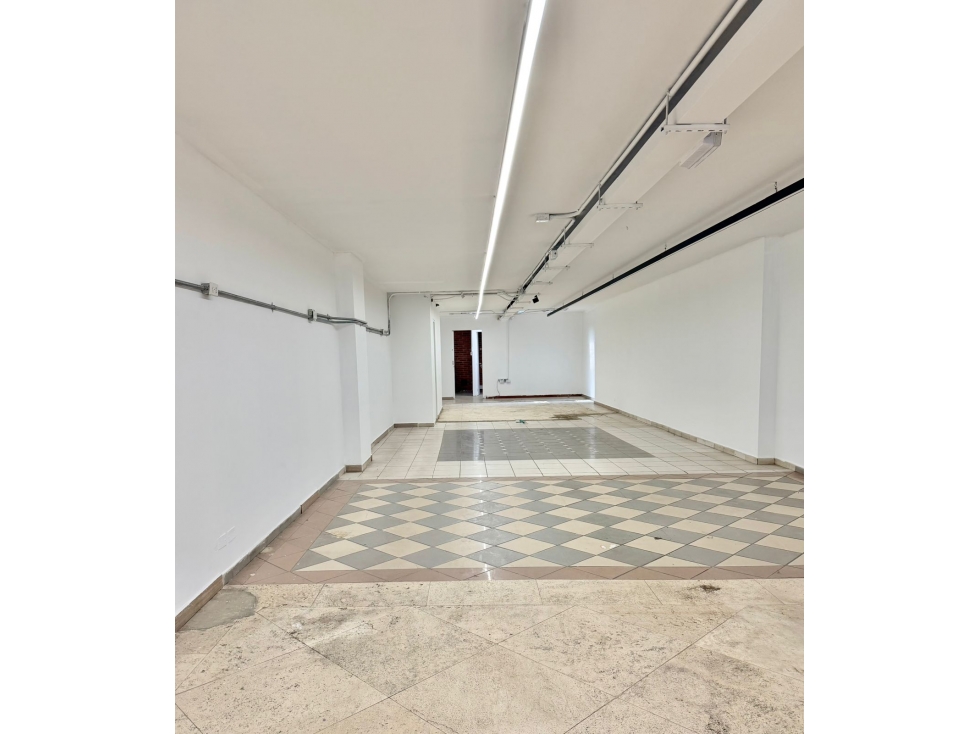 VENTA de LOCAL-Chicó Norte, 148.85mts, 1 baño, 1.78M+admin+IVA — foto 3
