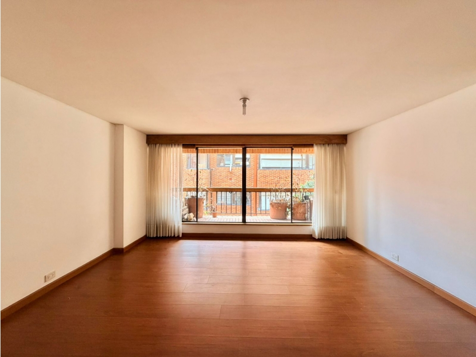 VENTA - ROSALES BAJO, 198.6mts, 3 habs, 2.5 baños, $1.350M