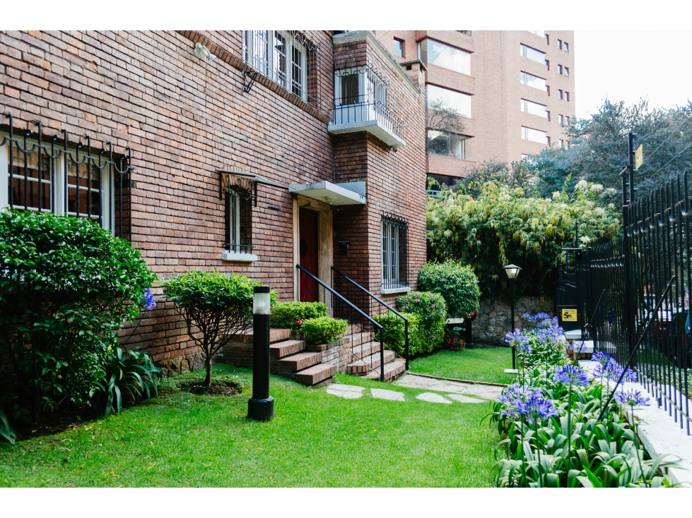 OFICINA ARR. ROSALES BAJO, 552m Const. +30m Antj., 4bañs, $14M