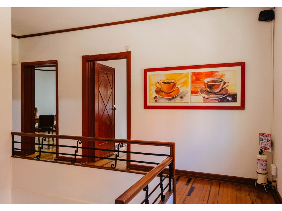 OFICINA ARR. ROSALES BAJO, 552m Const. +30m Antj., 4bañs, $14M — foto 3