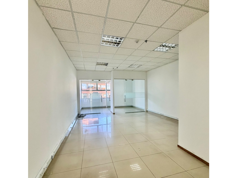 Oficina VENTA - El Salitre, 46mts, 1bñ (privado) $420M - 3