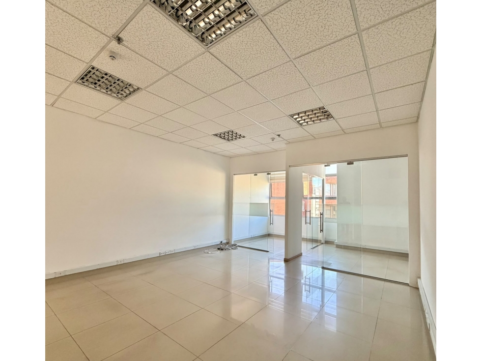 Oficina VENTA - El Salitre, 46mts, 1bñ (privado) $420M - 5